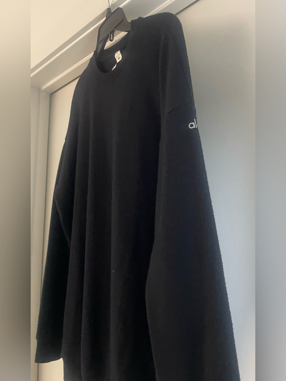 ALO Yoga Women’s Oversized Soho Pullover-Black - Picture 4 of 7